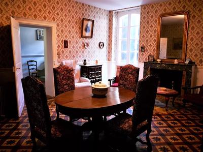 Maison - 403 m² - 11 pièces