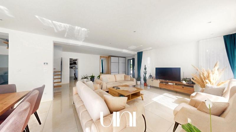 Maison - 200 m² - 7 pièces