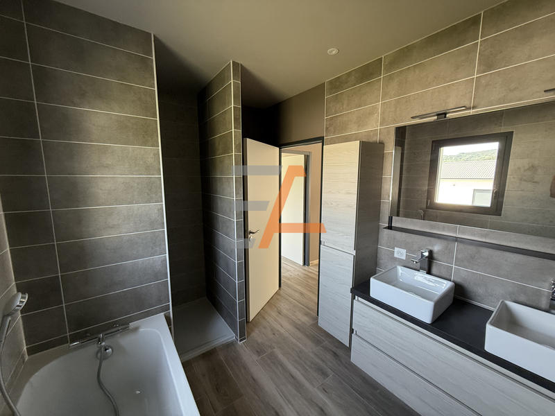 Villa - 141 m² - 5 pièces