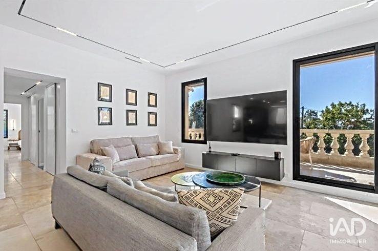 Maison - 222 m² - 5 pièces