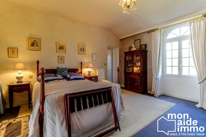 Maison - 311 m² - 7 pièces