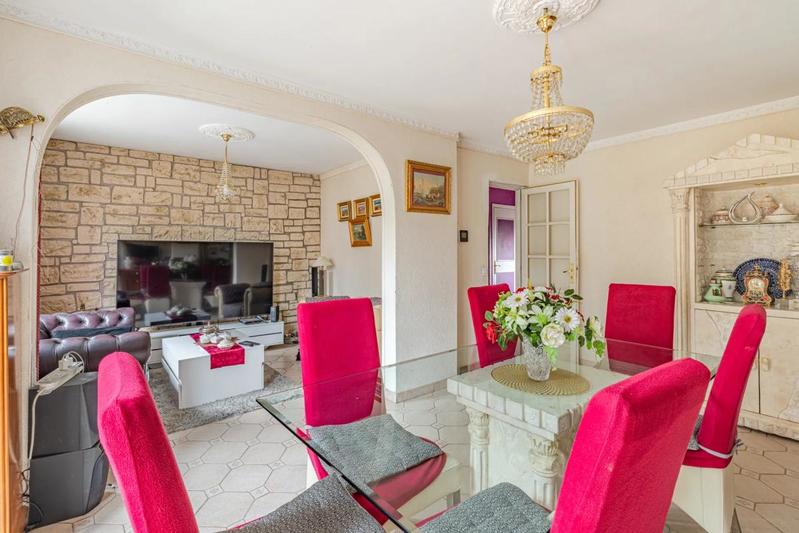 Maison - 250 m² - 7 pièces