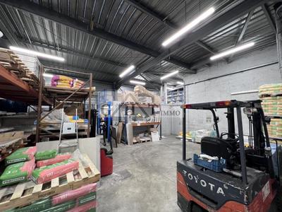 Entrepôt - 920 m²