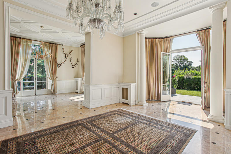 Maison - 425 m² - 11 pièces