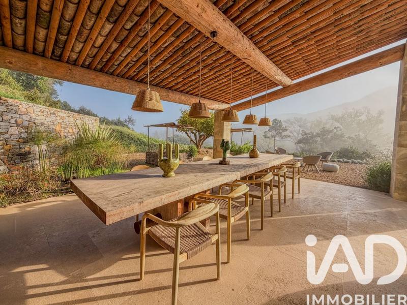 Maison - 245 m² - 5 pièces