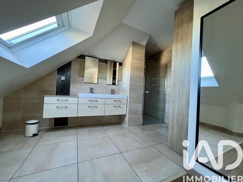 Maison - 198 m² - 8 pièces