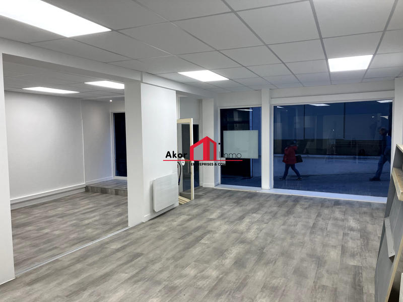 Local commercial - 130 m² - 1 pièce