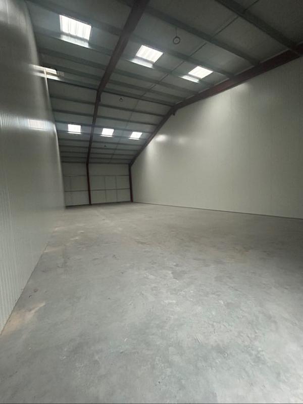 Local commercial - 1 300 m²