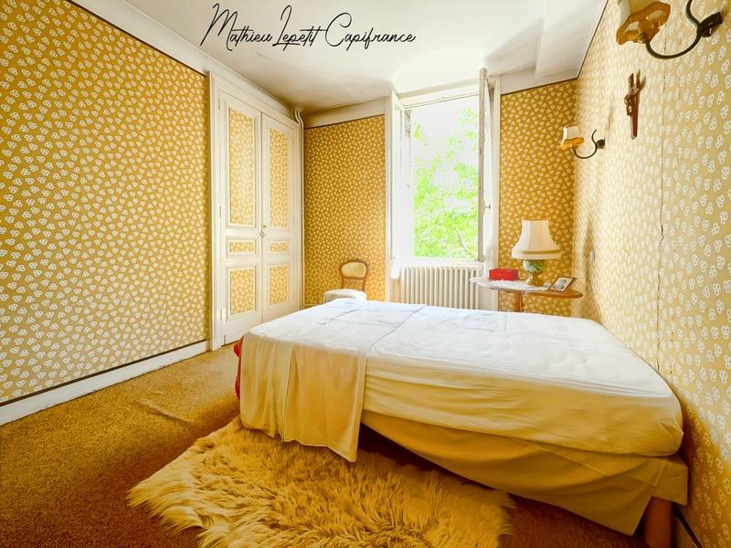 Maison - 280 m² - 11 pièces