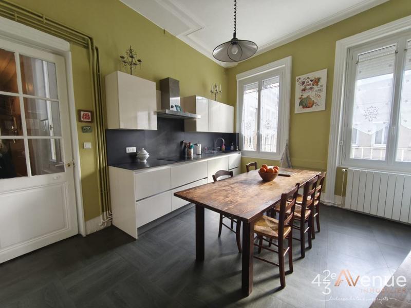 Appartement - 208 m² - 5 pièces