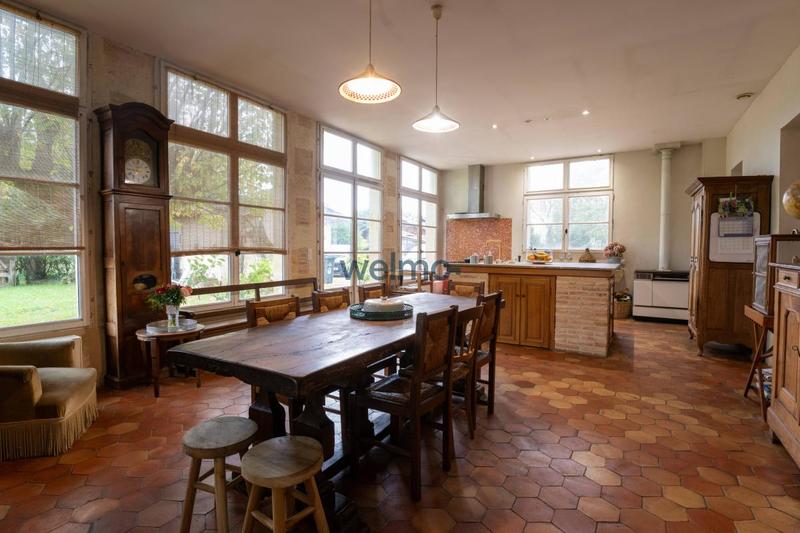 Maison - 451 m² - 10 pièces