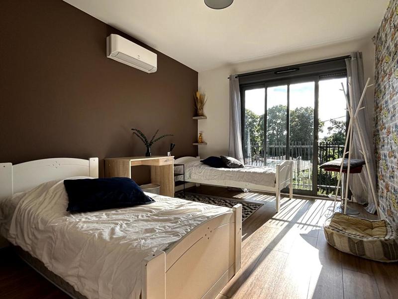 Maison - 240 m² - 7 pièces