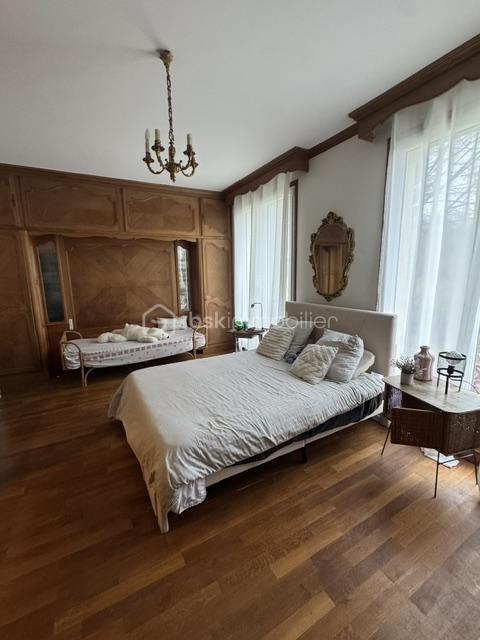 Maison - 276 m² - 8 pièces