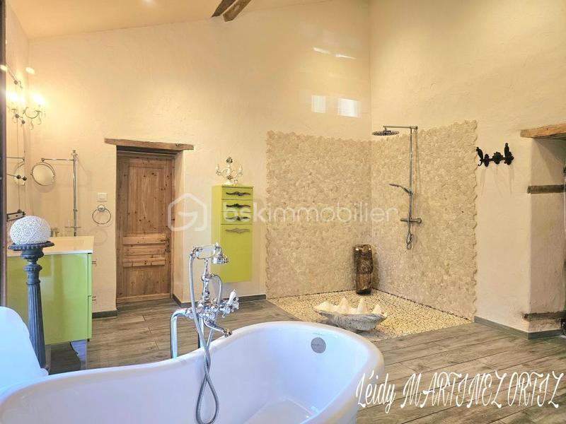 Maison en pierre - 215 m² - 7 pièces