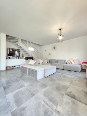 Maison - 94 m² - 4 pièces