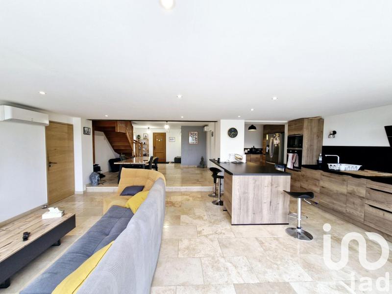 Maison - 185 m² - 6 pièces