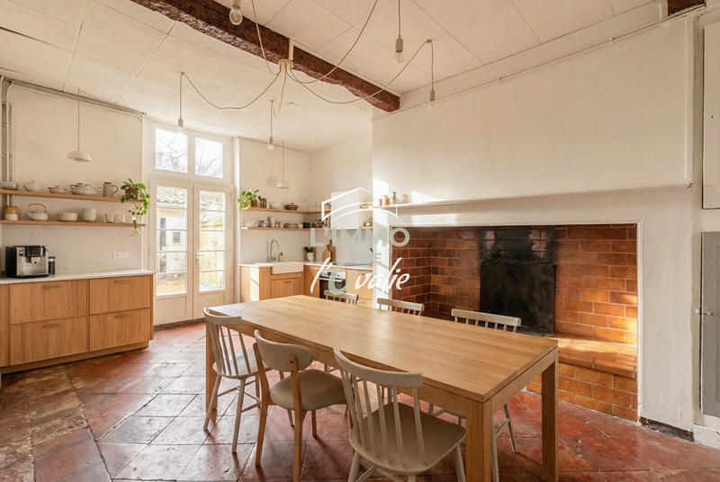 Maison - 327 m² - 9 pièces