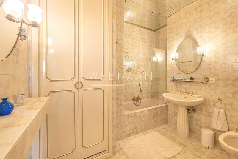 Appartement - 179 m² - 5 pièces