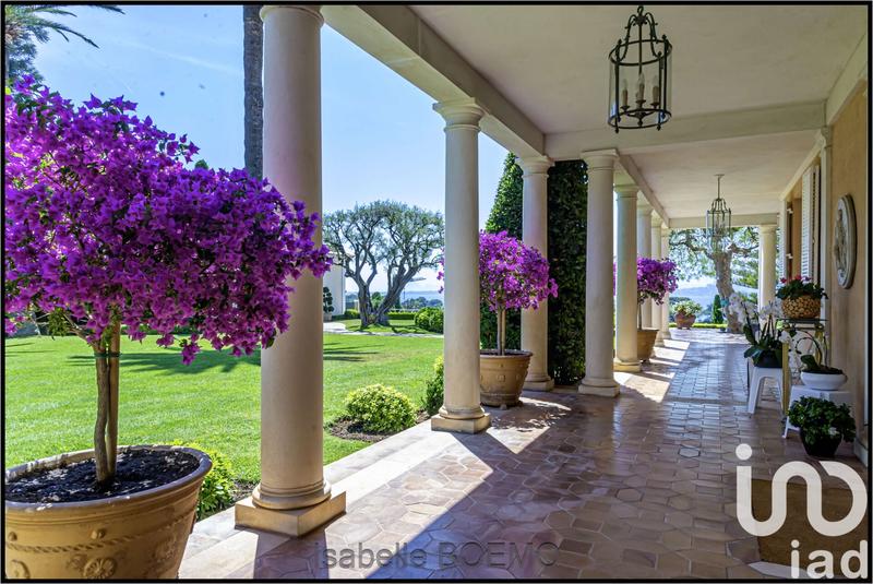 Maison - 555 m² - 15 pièces