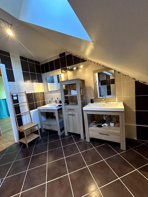 Maison - 274 m² - 12 pièces