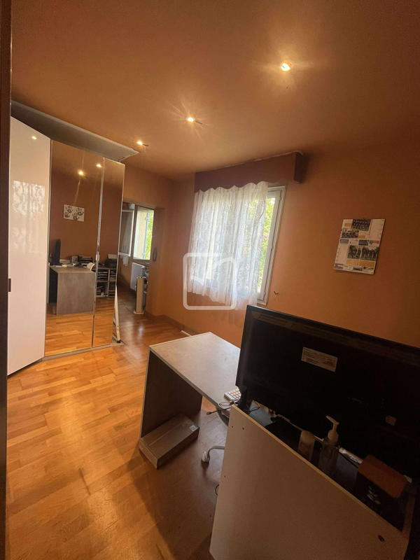 Maison - 180 m² - 7 pièces