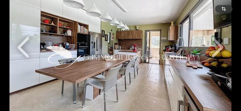 Villa - 181 m² - 6 pièces