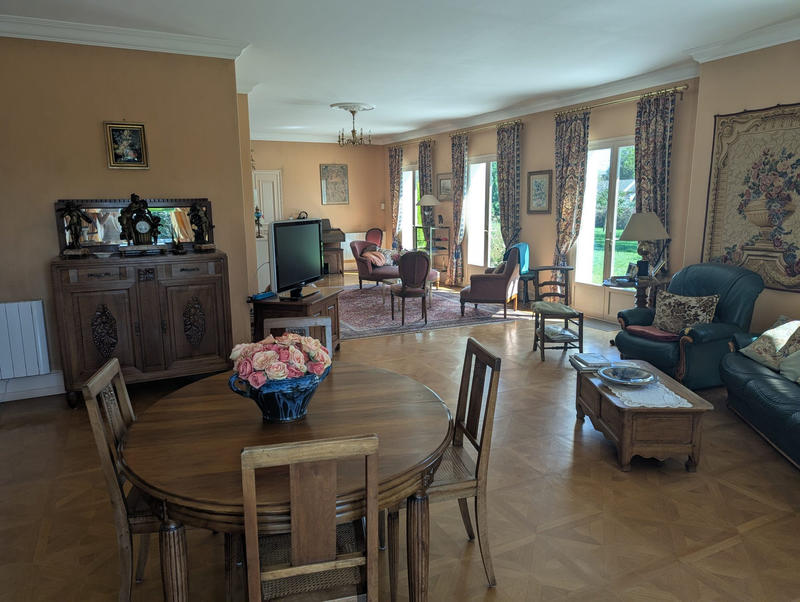 Maison - 220 m² - 5 pièces