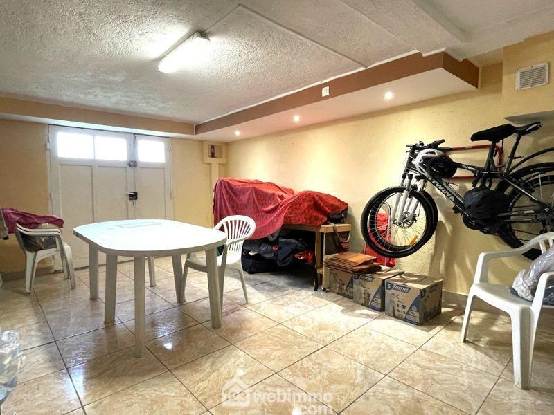 Maison - 181 m² - 9 pièces