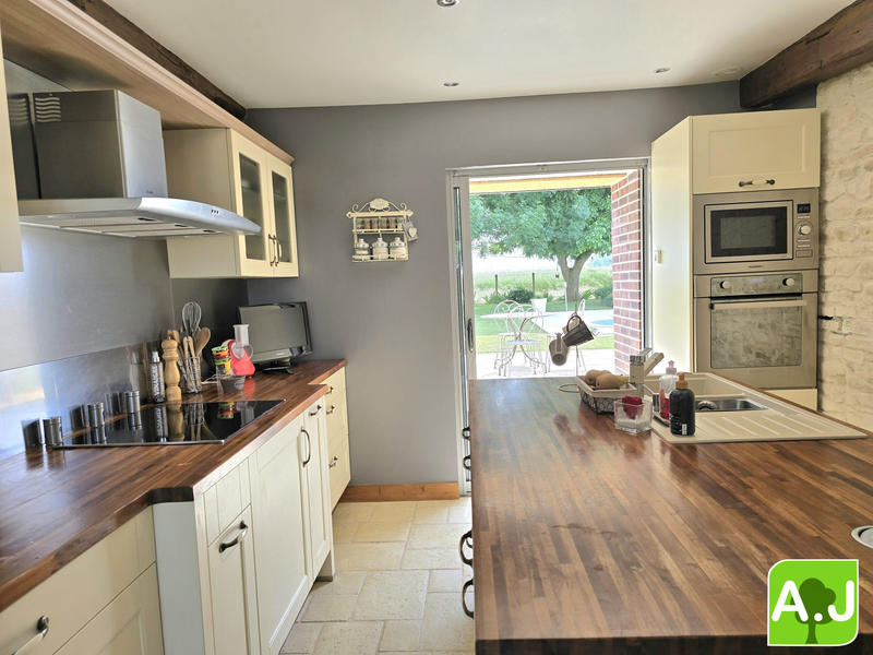 Maison - 180 m² - 8 pièces