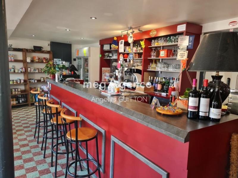 Maison - 210 m² - 6 pièces