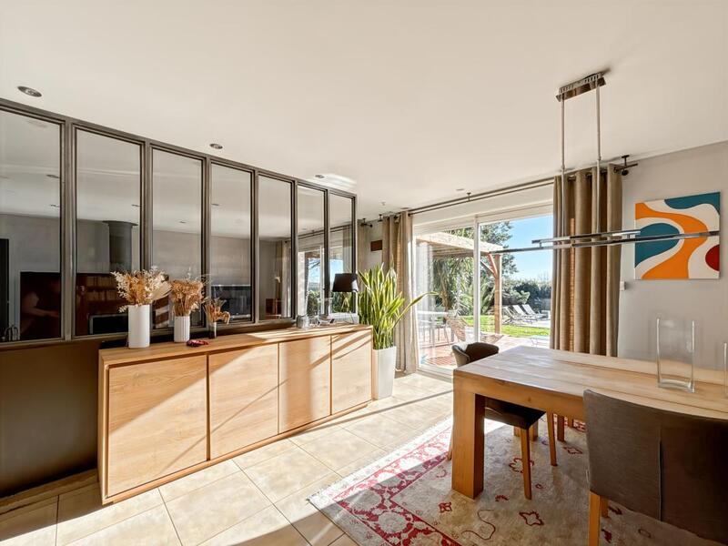 Maison - 219 m² - 6 pièces