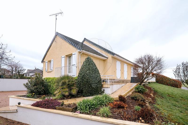 Maison - 118 m² - 9 pièces