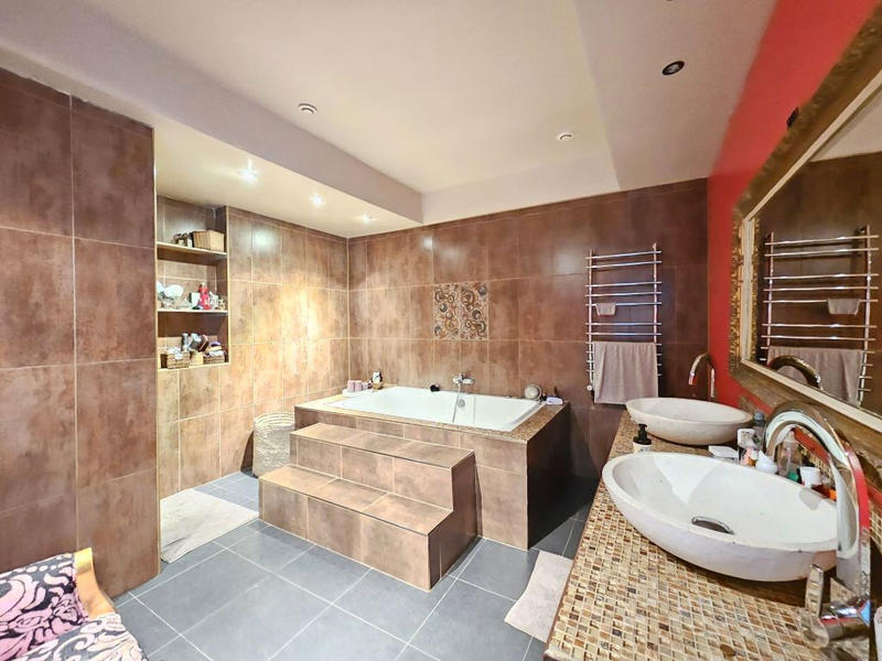 Loft - 224 m² - 5 pièces