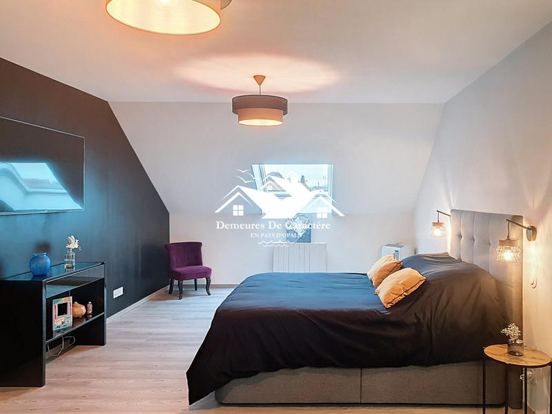 Maison - 250 m² - 8 pièces