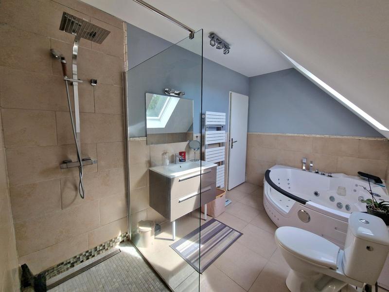 Maison - 147 m² - 6 pièces