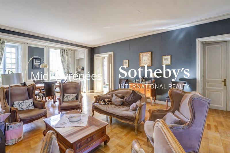 Maison - 620 m² - 15 pièces