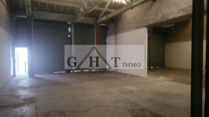 Entrepôt - 611 m²