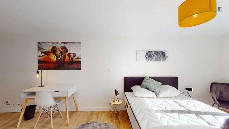 Chambre - 24 m² - 13 pièces