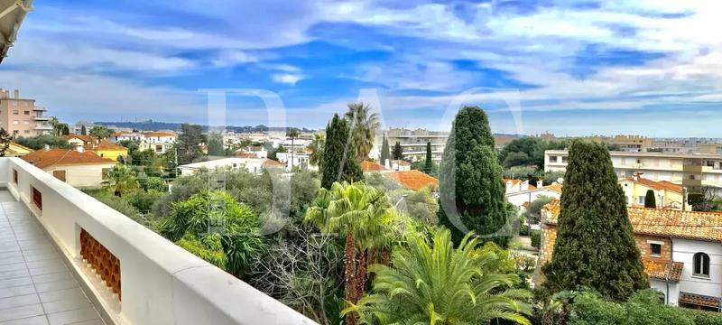 Propriété - 450 m² - 8 pièces