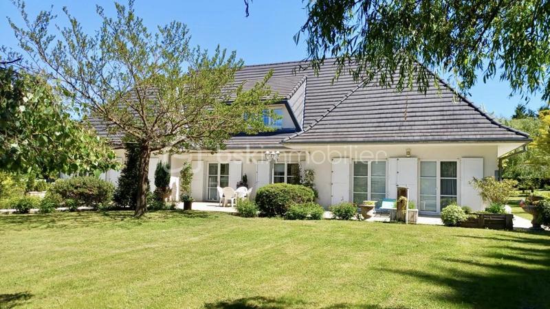 Propriété - 353 m² - 10 pièces