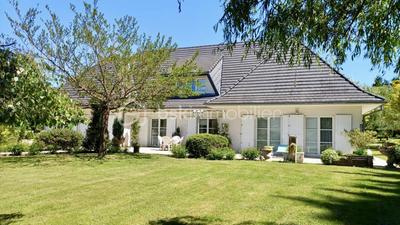 Propriété - 353 m² - 10 pièces