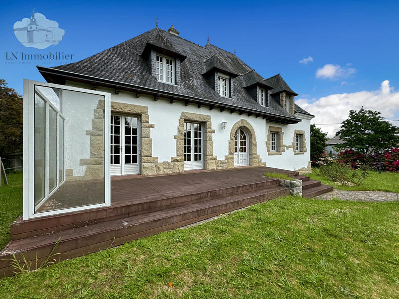 Maison - 172 m² - 9 pièces