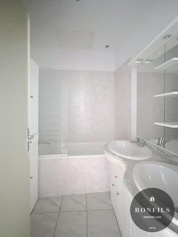 Appartement - 82 m² - 2 pièces