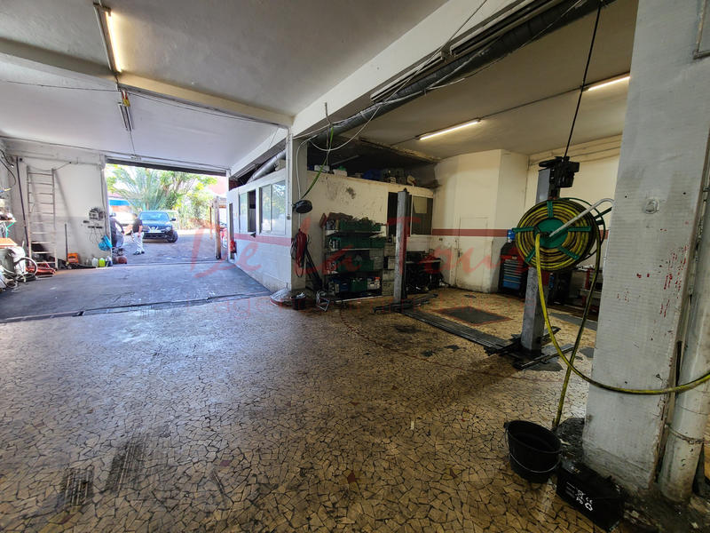 Local commercial - 304 m²