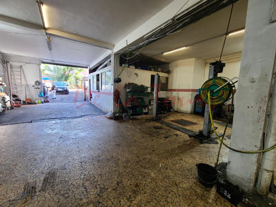 Local commercial - 304 m²
