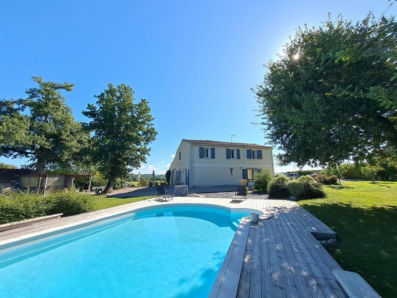 Maison - 185 m² - 7 pièces