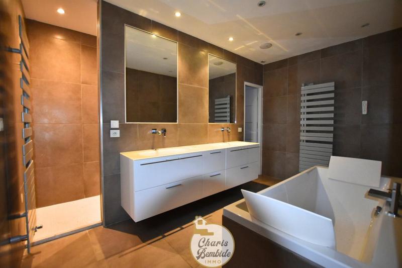 Villa - 275 m² - 9 pièces