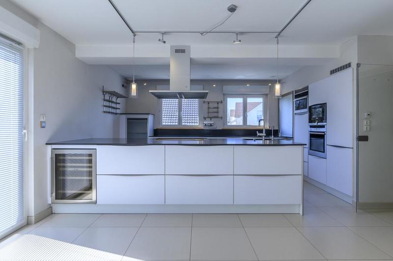 Maison - 305 m² - 7 pièces