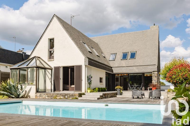 Maison - 210 m² - 8 pièces