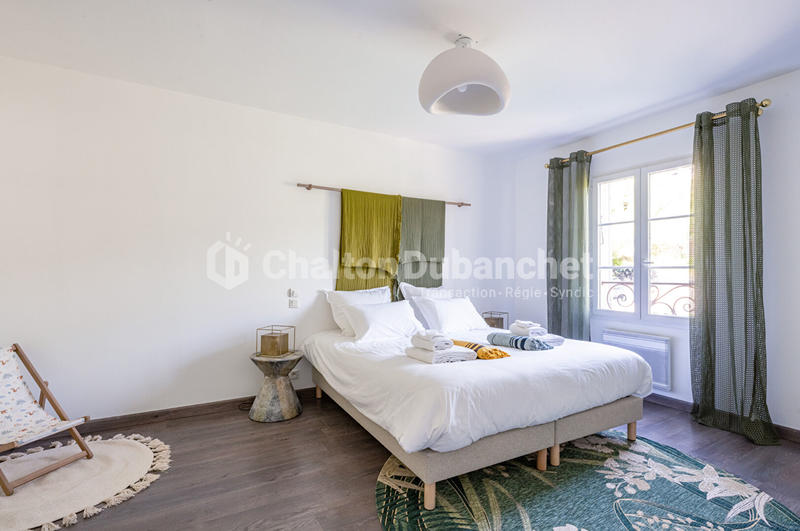 Villa - 200 m² - 6 pièces